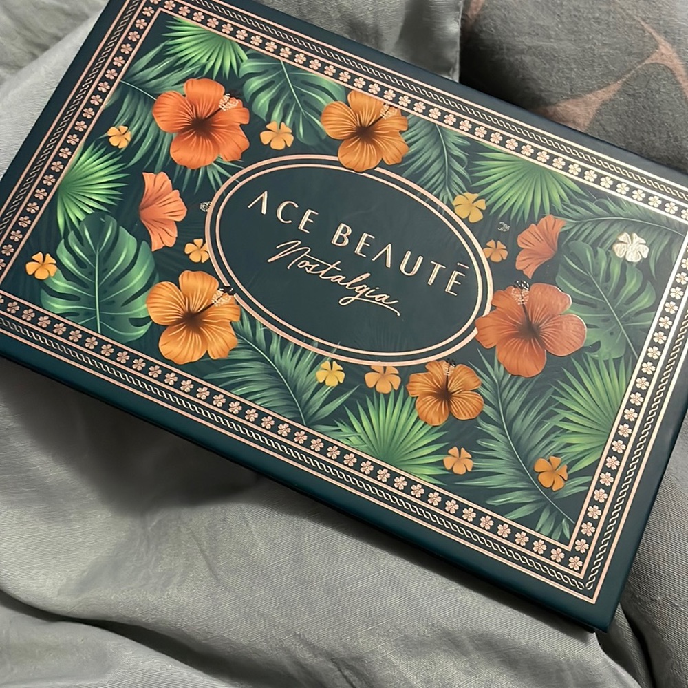 Ace Beaute Nostalgia Palette Eyeshadow